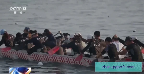 龙舟船体平衡，鼓手桨手节奏一致才能直线冲刺